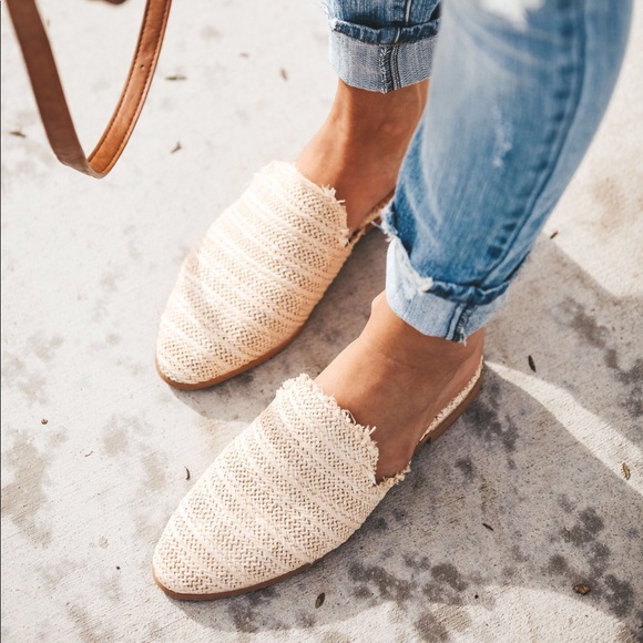 ONE LEFT - Ally Handwoven Artisan Slides Vici - Picture 2 of 8